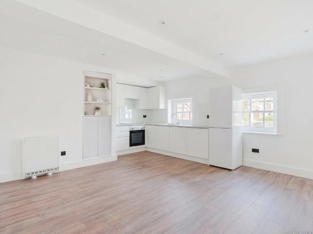 Apartment for rent in Rose Hill, Mole Valley