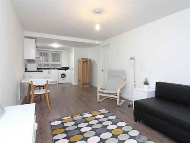 Apartment for rent in Plaistow, Greater London