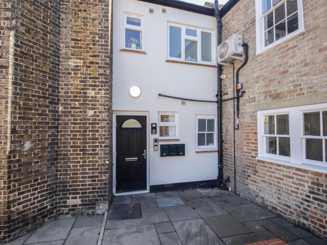 Apartment for rent in Grove Park, Oad Street
