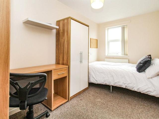 Apartment for rent in Hyde Park, West Yorkshire