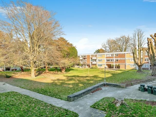 Apartment for rent in Ifield, Crawley