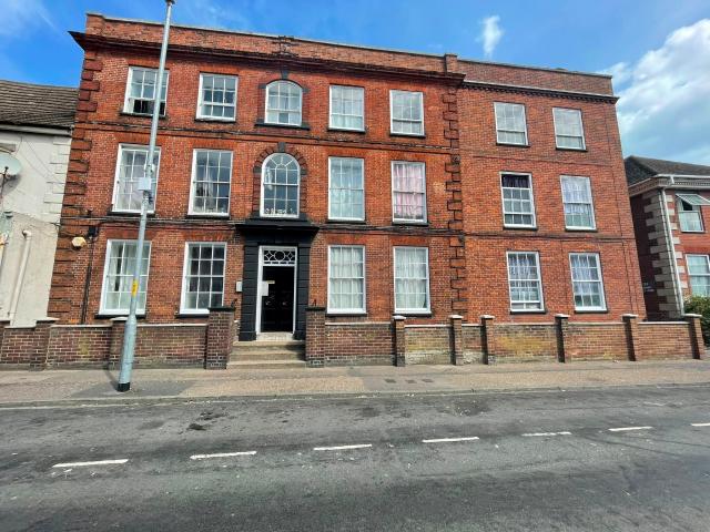 Apartment for rent in Southtown, Stokesby
