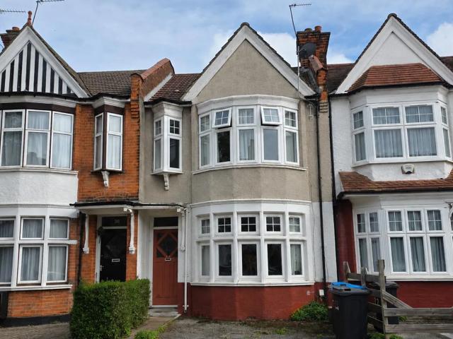 Apartment for rent in Bowes, Greater London