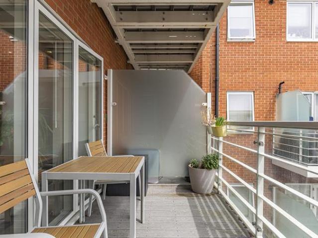 Apartment for rent in London Borough of Merton, Merton Park