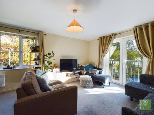 Apartment for rent in Old Dean, Heol-las