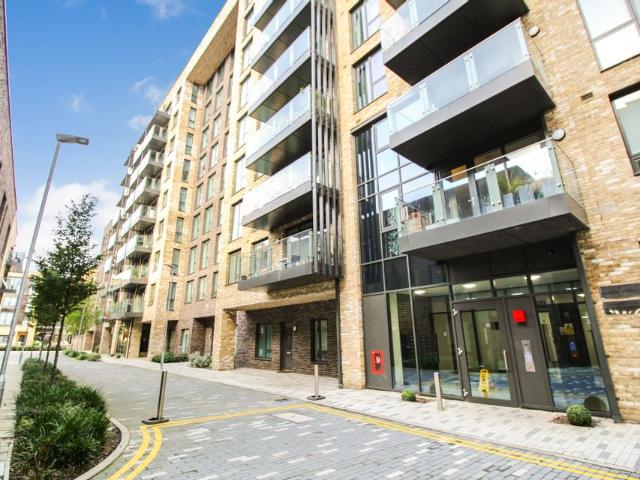 Apartment for rent in Poplar Grove, Greater London