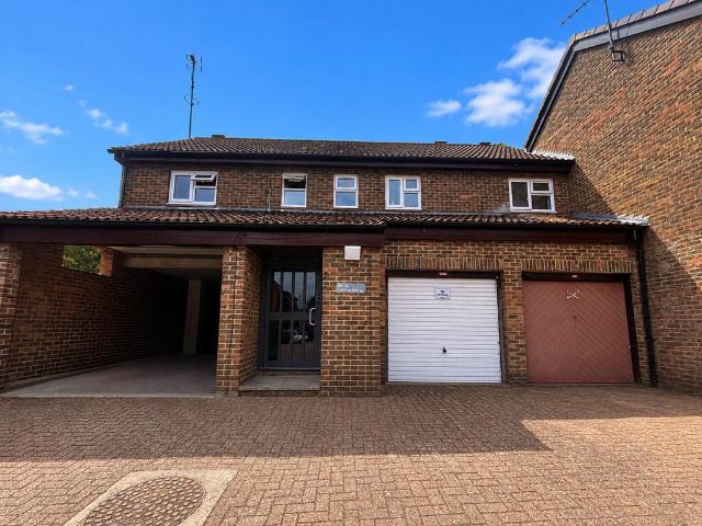 Apartment for rent in Poplars, Shephall