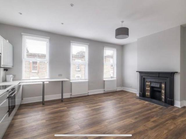 Apartment for rent in London Borough of Merton, Merton Park