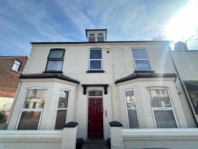 Apartment for rent in Southtown, Stokesby