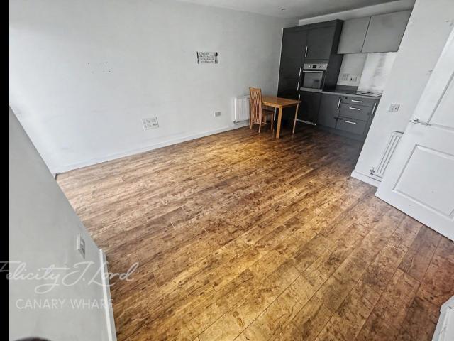 Apartment for rent in Poplar Grove, Greater London
