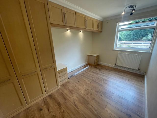 Apartment for rent in Bush Hill Park, Greater London