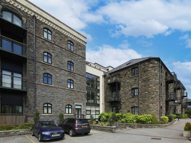 Apartment for rent in Newtown, Falcon Lodge