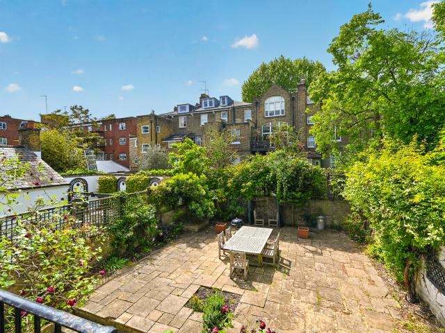 Apartment for rent in Brompton, Greater London