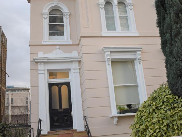 Apartment for rent in Queen's Park, Greater London