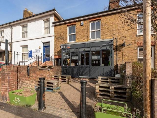 Apartment for rent in St Albans, Five Acres