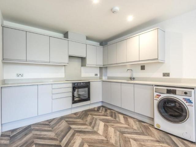 Apartment for rent in Heol-las, Surrey
