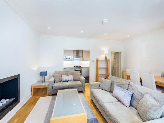 Apartment for rent in West Kensington, Greater London