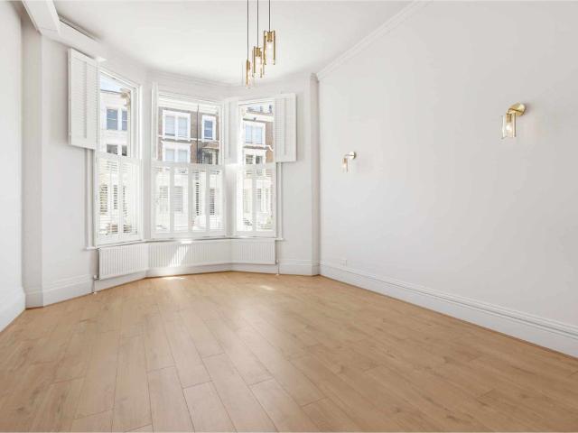 Apartment for rent in Brook Green, Greater London