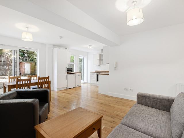 Apartment for rent in West Kensington, Greater London