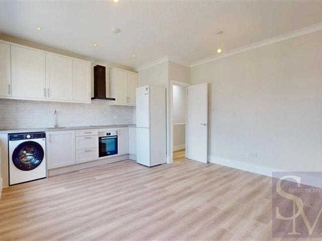 Apartment for rent in Clayhall, Greater London