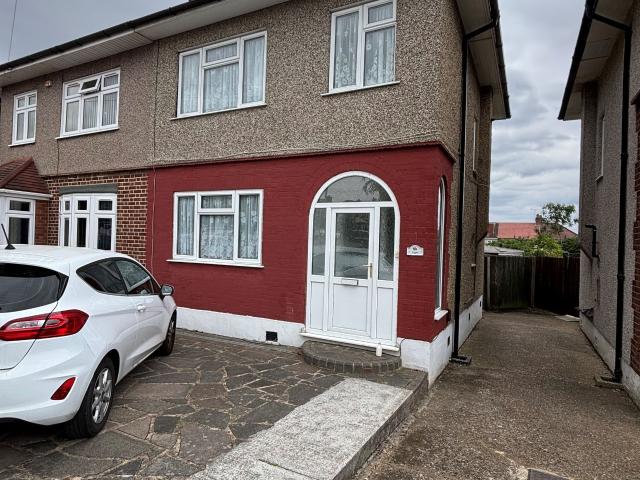 Apartment for rent in Collier Row, Greater London
