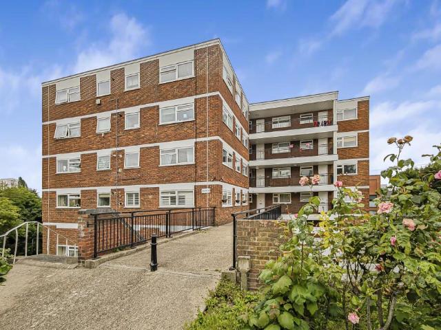 Apartment for rent in Woodford, Greater London