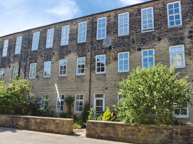 Apartment for rent in Wilsden, West Yorkshire