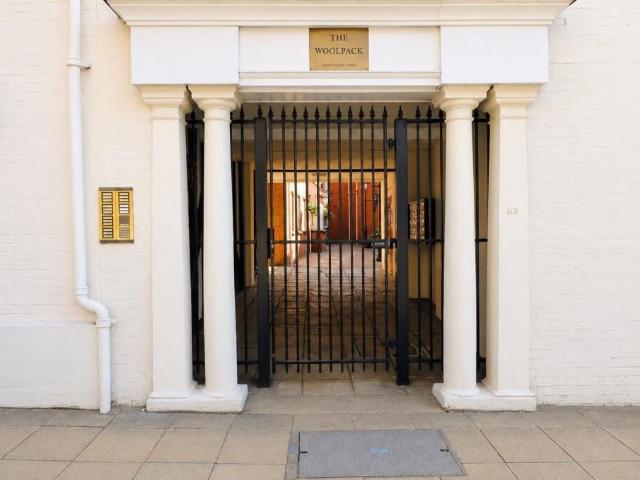 Apartment for rent in Cliff Hill, Green Close
