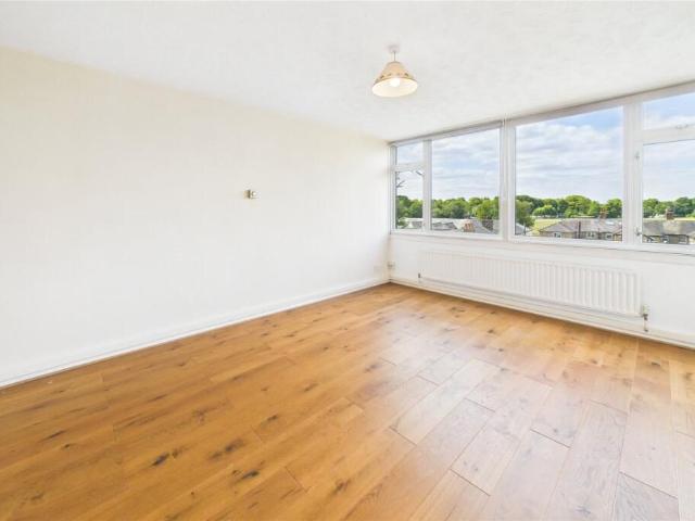 Apartment for rent in Eton