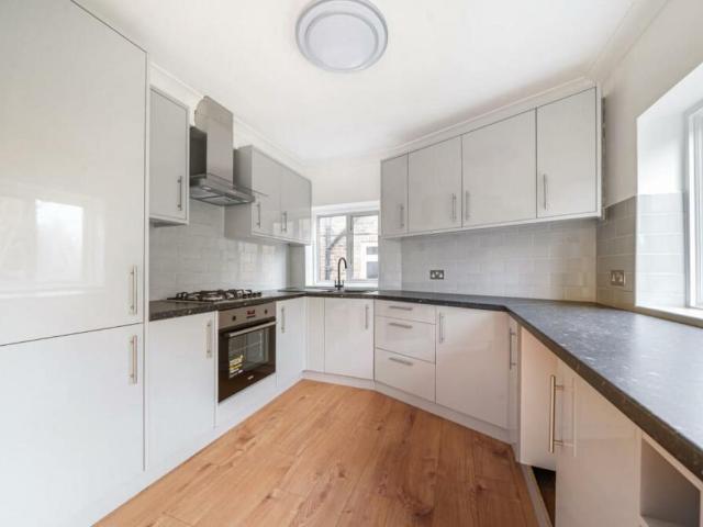 Apartment for rent in South Stanmore, Greater London