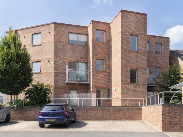 Apartment for rent in Alstone, Golden Valley