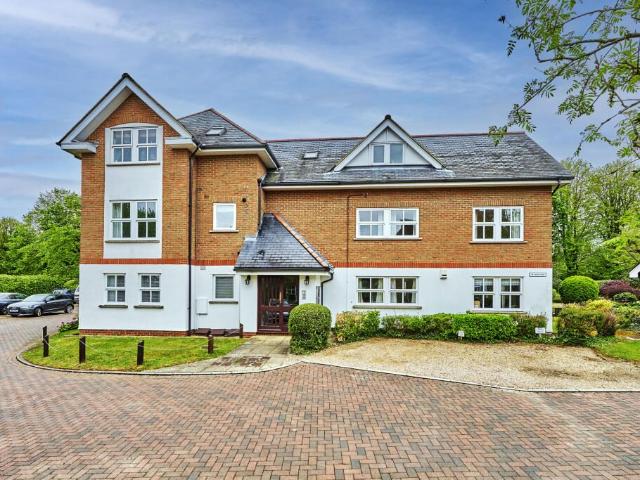 Apartment for rent in Hatching Green, Five Acres