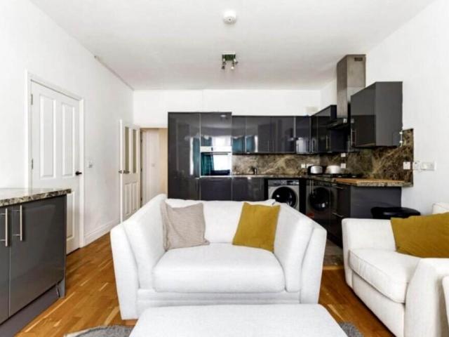 Apartment for rent in Furzedown, Greater London