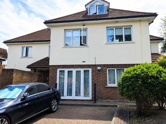 Apartment for rent in Southgate, Greater London