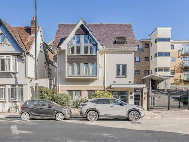 Apartment for rent in Mortlake, Greater London