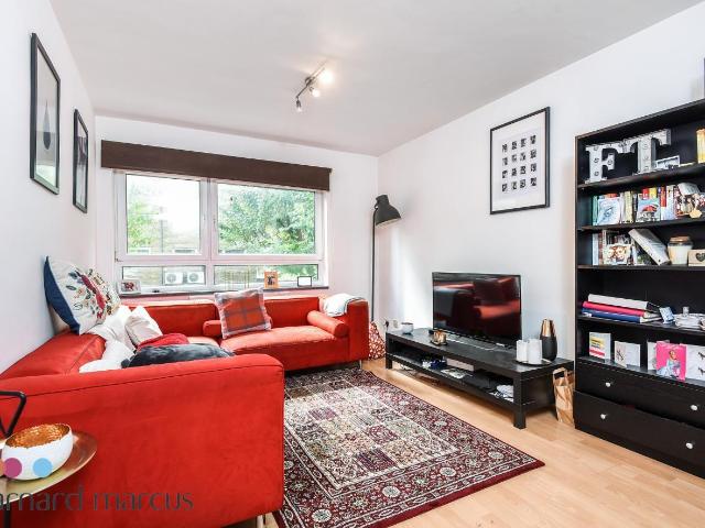 Apartment for rent in East Hill Estate, Greater London