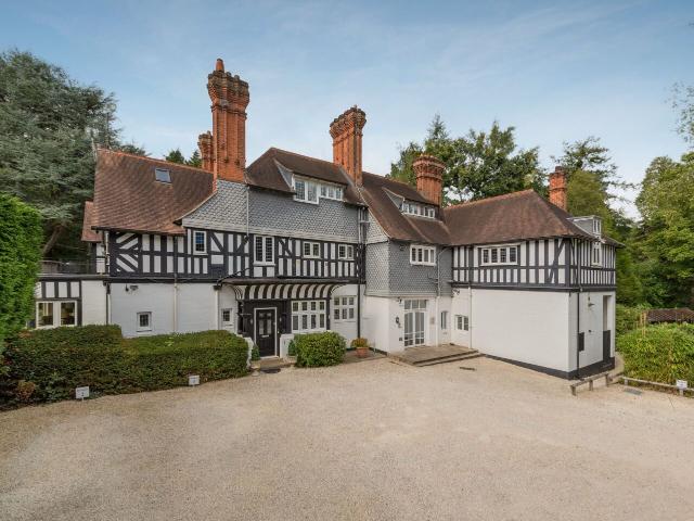 Apartment for rent in Heol-las, Surrey