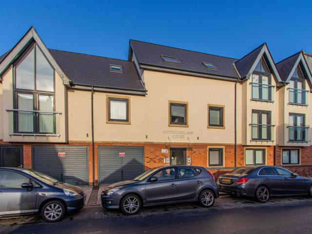Apartment for rent in Falcon Lodge, Wales