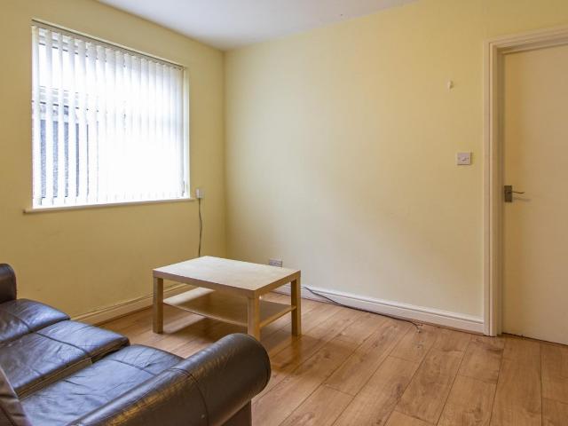 Apartment for rent in Plasnewydd, Falcon Lodge