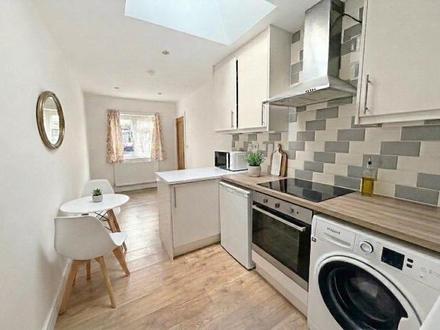 Apartment for rent in Lane, Greater London