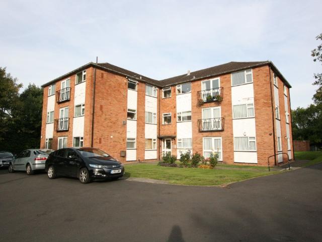 Apartment for rent in Northwood, Greater London