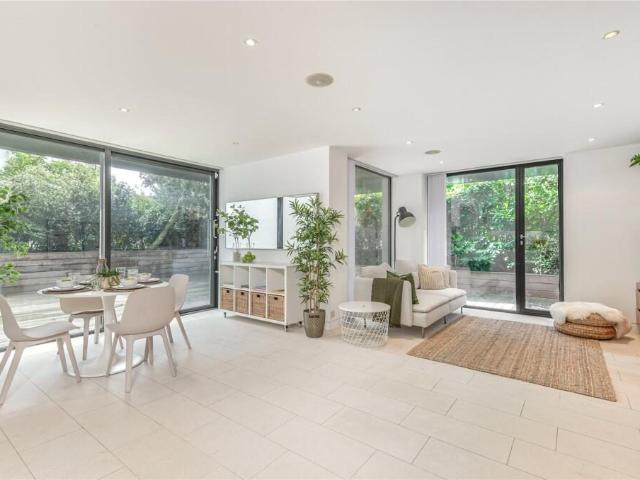 Apartment for rent in Chalk Farm, Greater London
