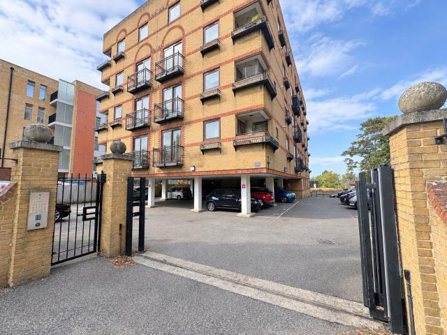Apartment for rent in Elmhurst, Aylesbury