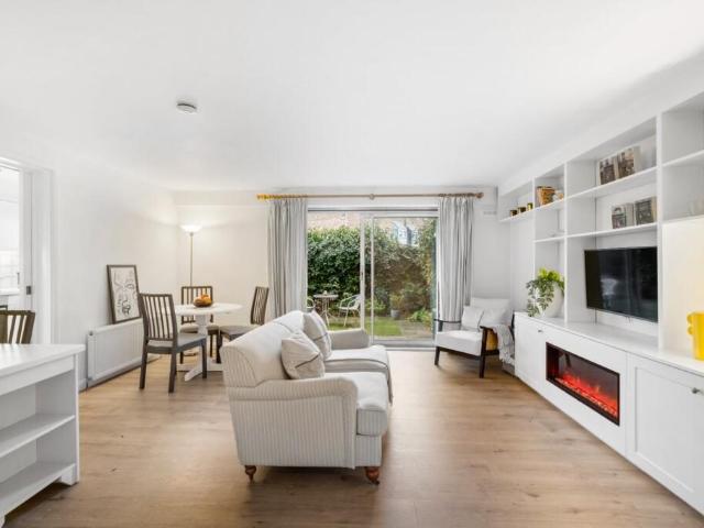 Apartment for rent in Battersea, Greater London