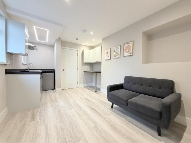 Apartment for rent in St.Judes, Mount Wise