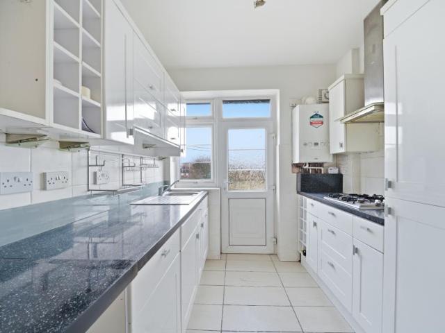 Apartment for rent in London Borough of Ealing, Perivale