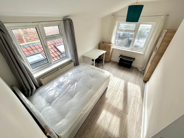 Apartment for rent in Plaistow, Greater London