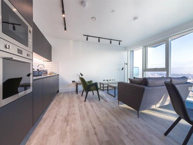 Apartment for rent in London Borough of Ealing, Park Royal