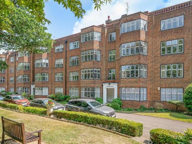 Apartment for rent in Roehampton, Greater London