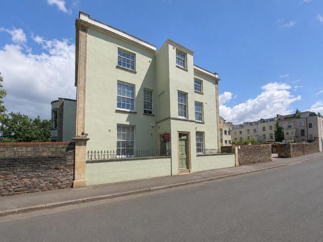 Apartment for rent in Spike Island, Feckenham